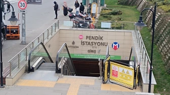 Pendik'te metroda yürüyen merdiven faciası: Yaşlı kadının 3 parmağı koptu