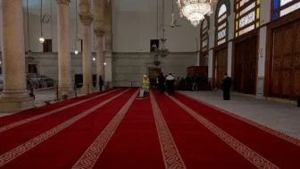 Emevi Camii'ne yeni halılar hazırlandı