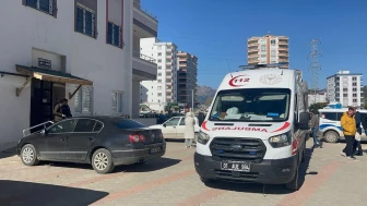 Adana'da panik dolu anlar: Polis memuru evinin balkonundan ateş açtı