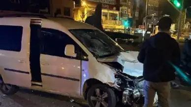 Adana Seyhan'da Kamyonetle Elektrikli Bisiklet Çarpıştı! 1 Ölü, 2 Yaralı