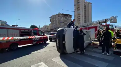 Antalya Konyaaltı’nda Trafik Kazası! Dönüş Kurallarını İhlal Eden Araç Yan Yattı