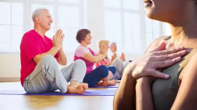 Gülme Yogası Nasıl Yapılır? Stres Azaltın ve Ruh Halinizi İyileştirin!