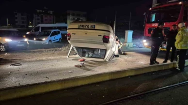 Tramvay Yolunda Kaza! Ehliyetsiz Sürücü Yaralandı