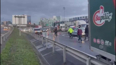 Bağcılar'da Zincirleme Kaza! 4 Araç Birbirine Girdi, Trafik Felç