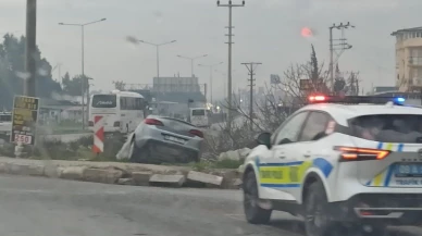 Söke'de kaygan yol kazaya neden oldu: Araç yol kenarına savruldu