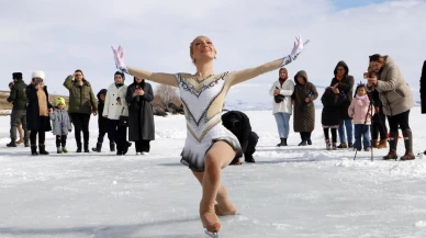 Çıldır Gölü'nde hayran bırakan buz pateni: Kumsal Belin'in etkileyici gösterisi