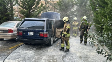 Kadıköy'de park halindeki araçta yangın çıktı