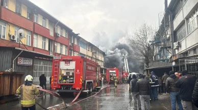 Başakşehir'de kauçuk atölyesinde çıkan yangın büyüdü