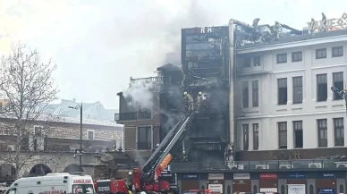 Tarihi Mısır Çarşısı'nın yanındaki restoranda yangın büyük paniğe neden oldu