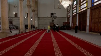 Emevi Camii'ne yeni halılar hazırlandı