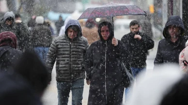 İstanbul'da kar yağışı yeniden başladı: Meteoroloji ve AKOM'dan uyarılar