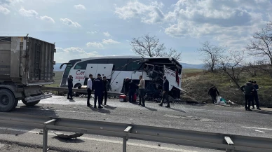 Bilecik'te tır, yolcu otobüsüne çarptı: 11 yaralı