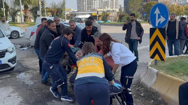 Adıyaman’da Korkunç Kaza! İki Otomobil Çarpıştı, 4 Kişi Yaralandı