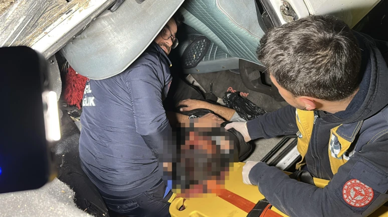 Kütahya'da feci kaza: Takla atan otomobildeki 2 kişi yaralandı