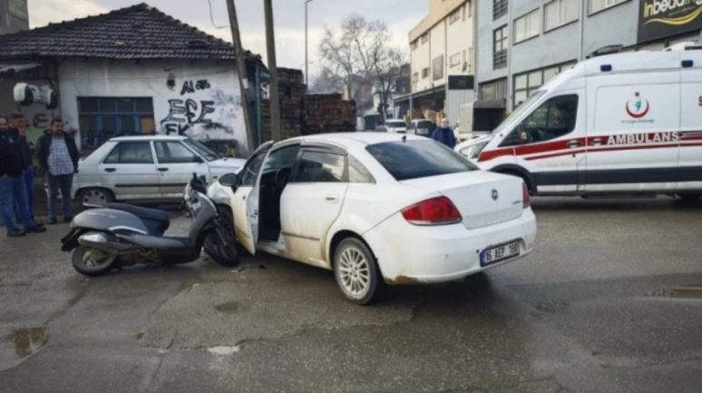 Bursa'da Feci Kaza! Kafa Kafaya Çarpıştılar