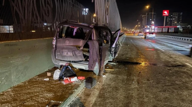 Bursa'da araç bariyerlere saplandı: 1 yaralı