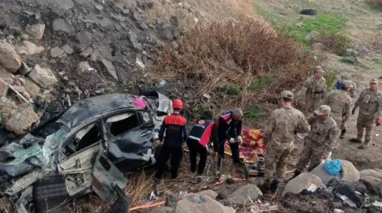 Şırnak’ta Freni Patladı Şarampole Yuvarlandı! Feci Kazada1 Ölü, 7 Yaralı