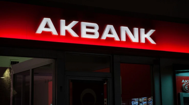 Akbank'tan yepyeni bir kampanya: Kart başvurusuyla 100.000 TL'ye kadar kredi fırsatı