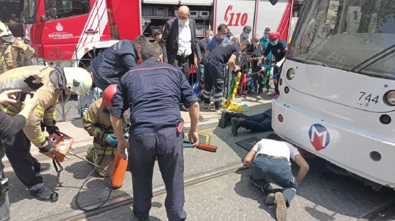 İstanbul Beyoğlu’nda Tramvay Kazası: Bir Kişi Ağır Yaralandı