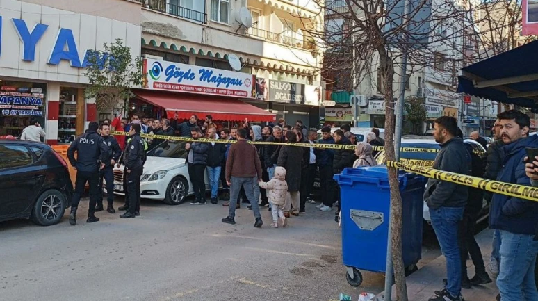 Kocaeli Karamürsel’de cadde ortasında silahlı saldırı: 1 ölü