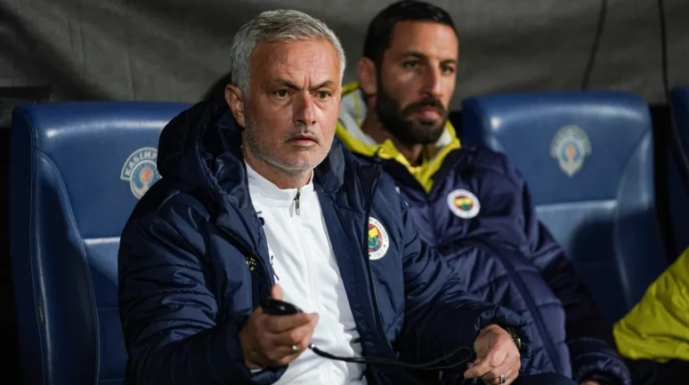 Fenerbahçe'de Mourinho'nun kararları: Ünder, Saint-Maximin ve Szymanski takımdan gönderildi