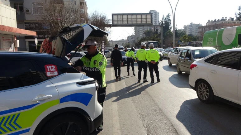 Adana'da yayalara öncelik vermeyen sürücülere ceza yağdı