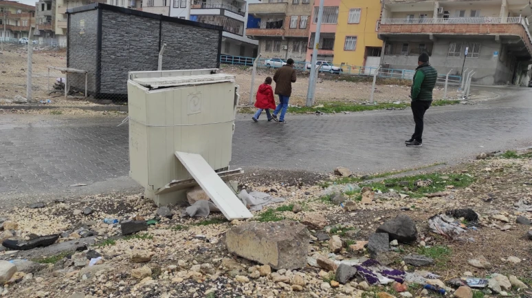 Şanlıurfa'da DEDAŞ'ın 'telle bağlanan' elektrik panosu tepki çekti: Tehlike göz göre göre buradayım diyor