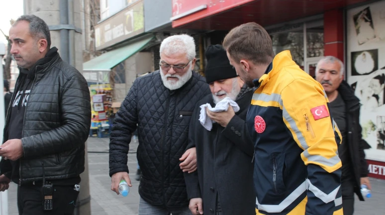 Kayseri’de 4 katlı binada çıkan yangında 11 kişi dumandan etkilendi