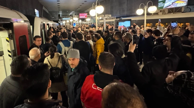 İzmir'de belediye otobüs şoförleri iş bıraktı: Ulaşımda ciddi aksama yaşanıyor