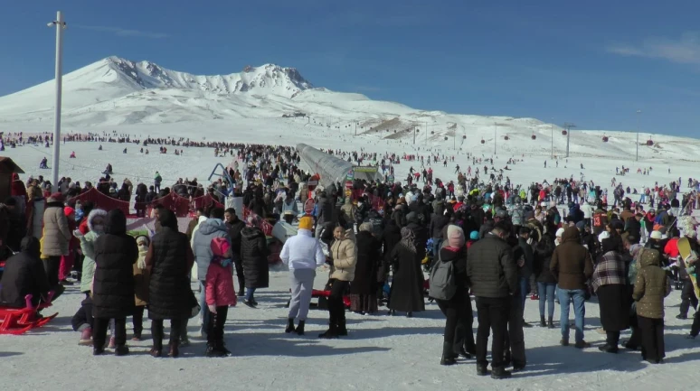 Erciyes'te feci kaza! Rus turist kayak yaparken can verdi