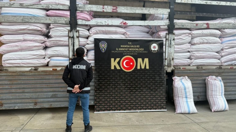 Manisa'da kaçak tütün ve sigara operasyonu: 6 ton kıyılmış tütün ele geçirildi