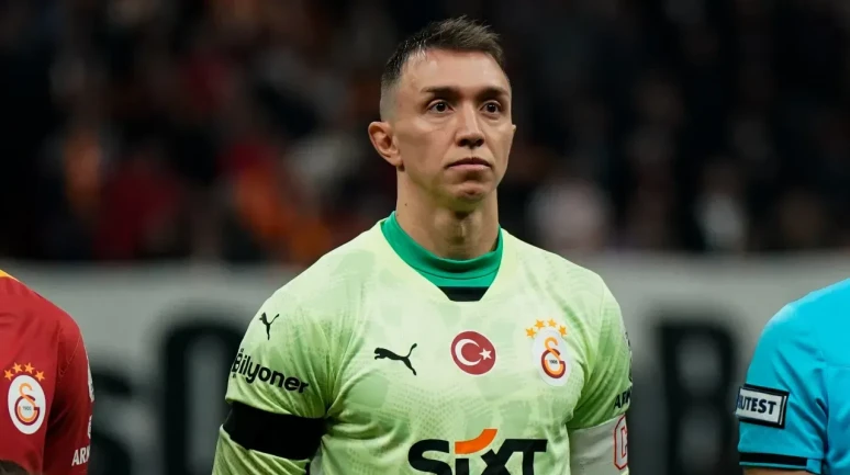 Galatasaray'da Günay Güvenç, Muslera'yı solladı: Derbi de kim oynayacak?