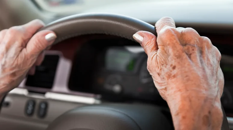 Ehliyetlere yaş sınırı geliyor: 75 yaş üstü artık trafiğe çıkacak