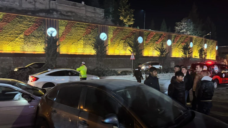 Niğde'de 9 araçlı zincirleme kaza: Trafik durdu