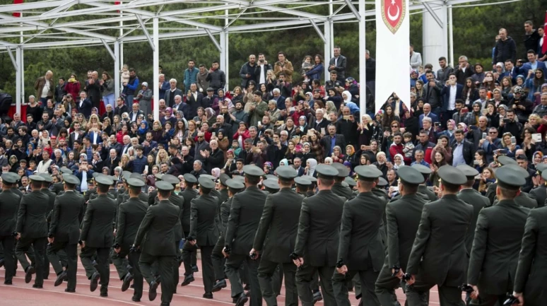 Tuzla Piyade Okulu'nda Atatürk fotoğrafı tartışması: Teğmen hakkındaki ihraç kararı iptal edildi