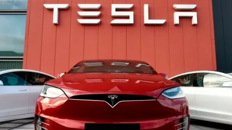 Tesla’nın değer kaybı 700 milyar doları geçti: Elon Musk’ın siyasi bağlantıları şirketi zora sokuyor