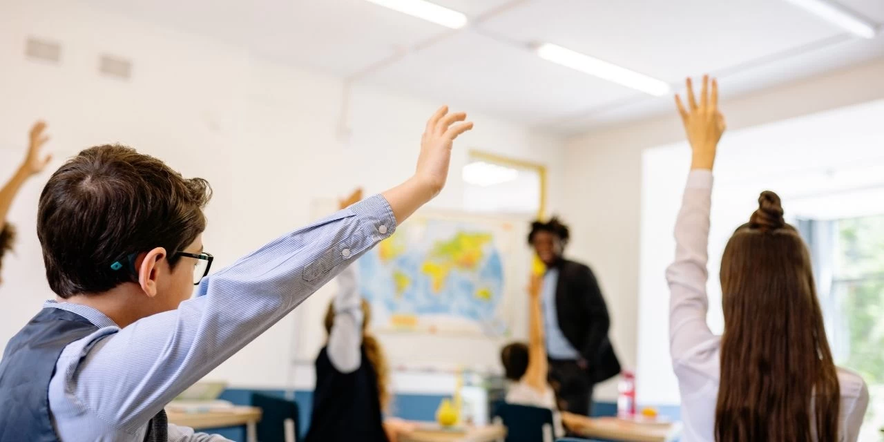 MEB Kararını Verdi! Eğitim Öğretim Faaliyetlerinde Ders Başlama ve Bitiş Saatleri Değişti